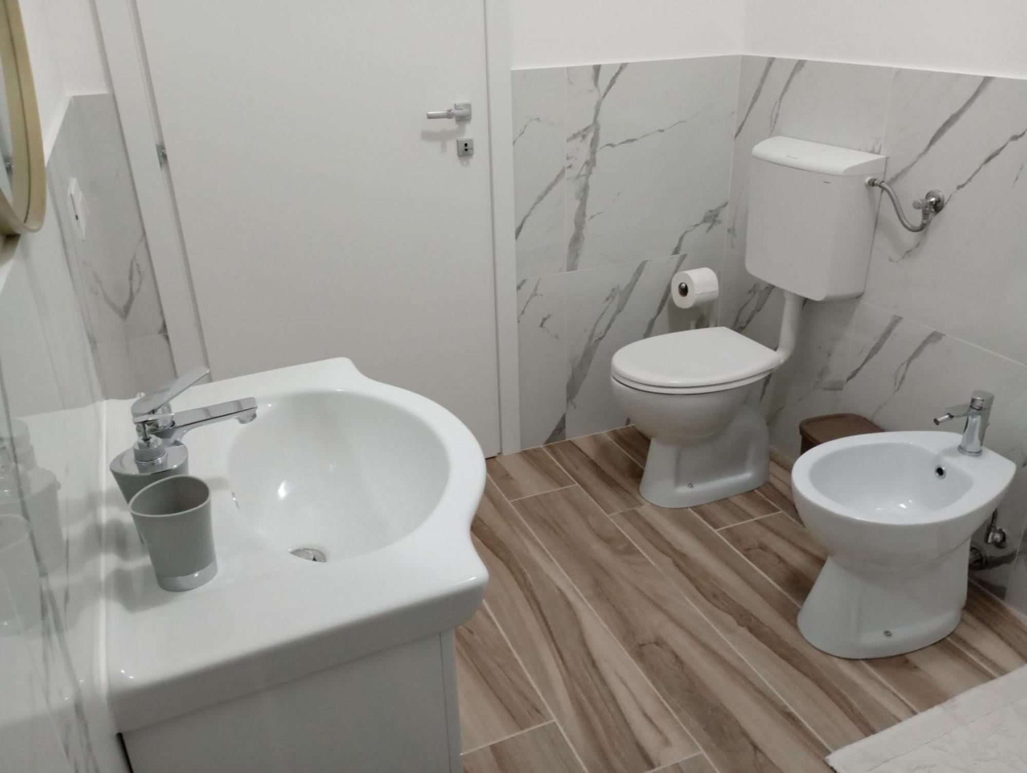 Niu Rooms Oristano Eksteriør billede